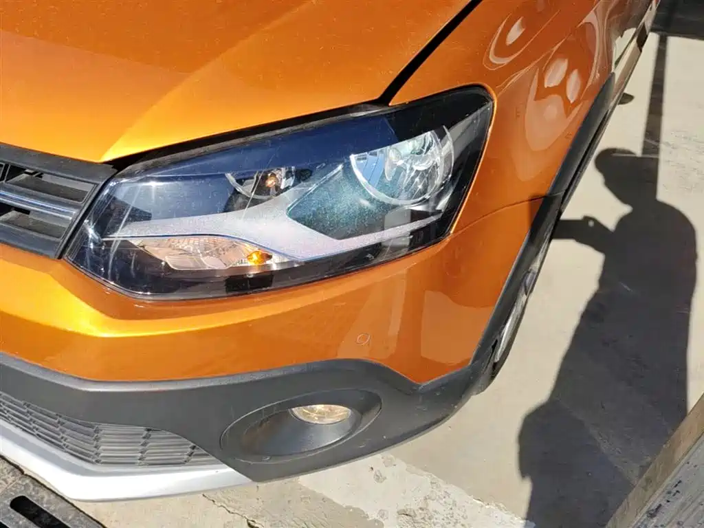 Volkswagen Polo 2016 1.6L Cross Polo Automatic фото 24