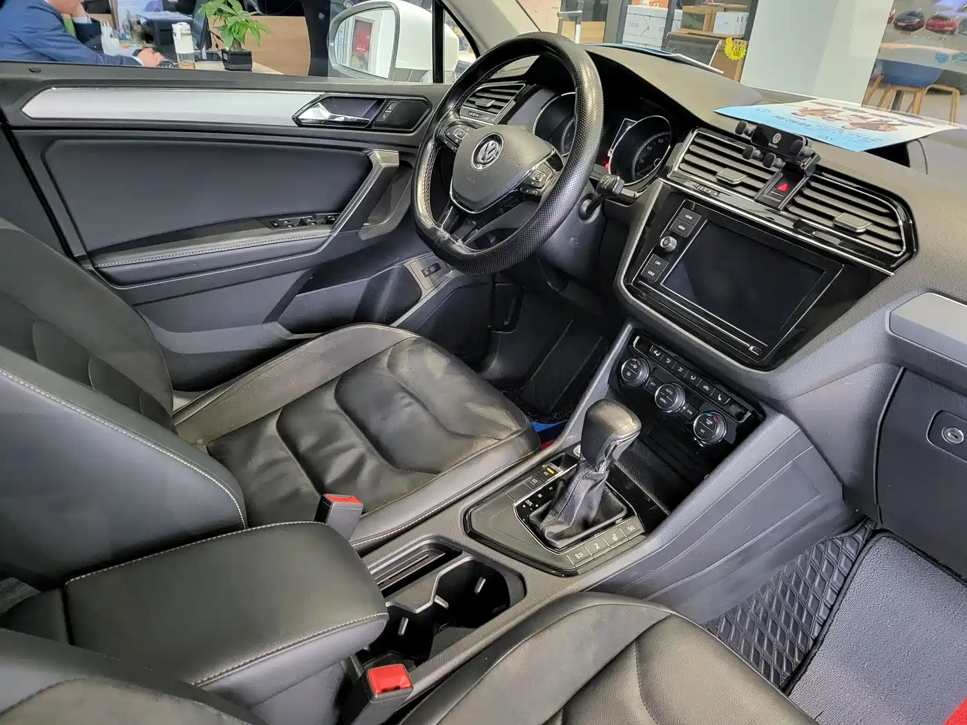 Volkswagen Tiguan L 2019 330TSI Automatic 2WD Smart Luxury Edition China VI фото 4