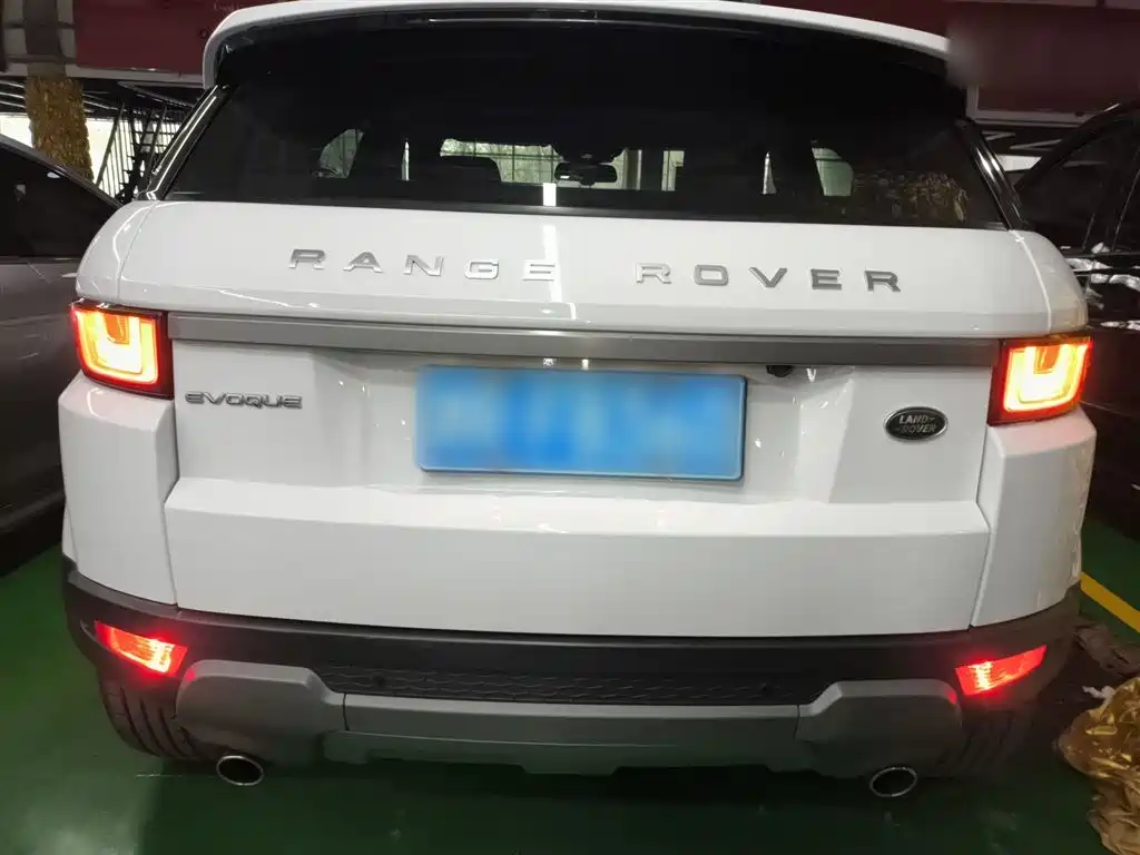 Land Rover Range Rover Evoque 2017 2.0T SE Smart Shine Edition фото 4