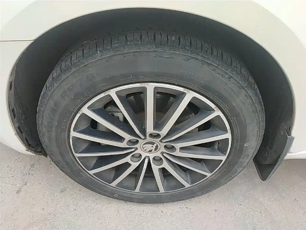 Škoda Octavia 2019 TSI230 DSG Luxury Edition фото 23
