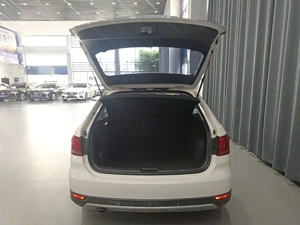 Volkswagen Gran Lavida 2014 1.6L Auto фото 19