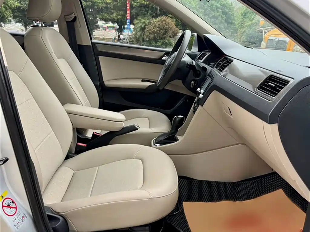 Volkswagen Santana 2013 1.6L Automatic Comfort Edition фото 16