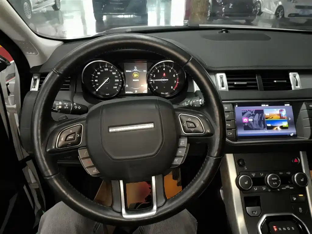 Land Rover Range Rover Evoque 2017 2.0T SE Smart Shine Edition фото 6