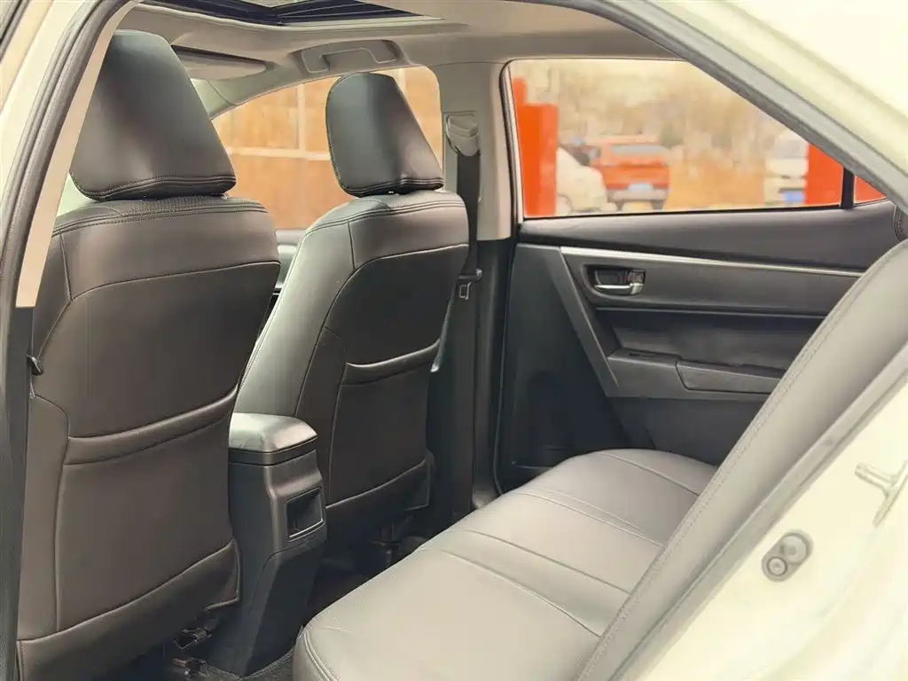 Toyota Corolla 2016 1.6L CVT GL-i Cool Edition фото 6
