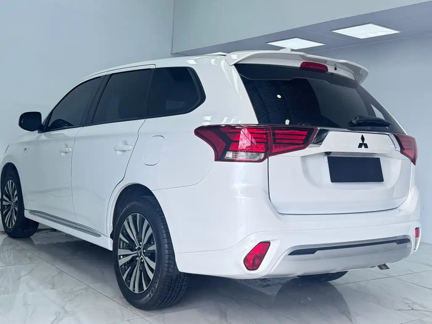 Mitsubishi Outlander 2021 2.0L 2WD Smooth Ride Version 5-Seater фото 4