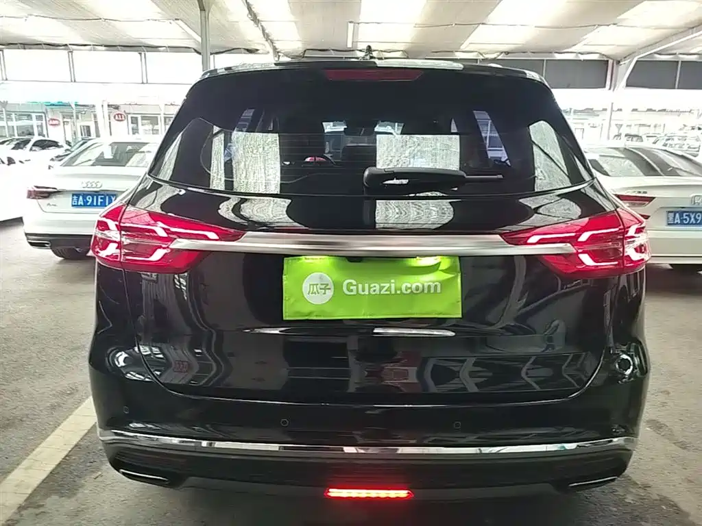 Hongqi HS5 2022 Facelift 2.0T Smart Flag Enjoyment Edition фото 6