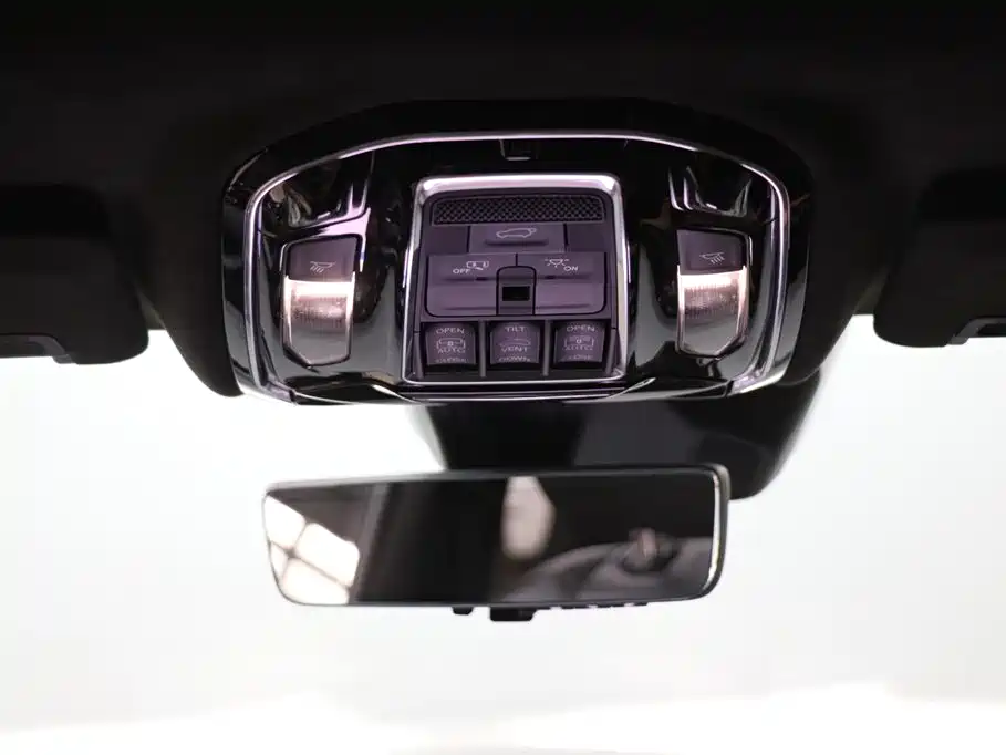 JEEP GRAND CHEROKEE 4XE (IMPORTED)
