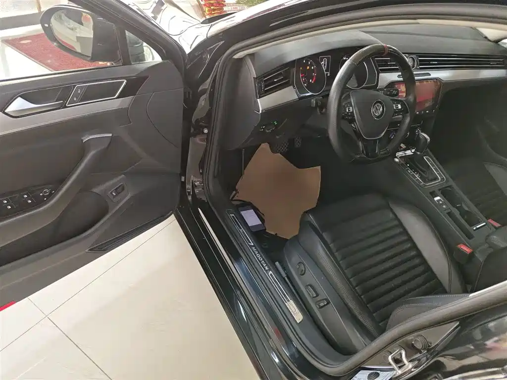 Volkswagen Magotan 2018 330TSI DSG Leading фото 11
