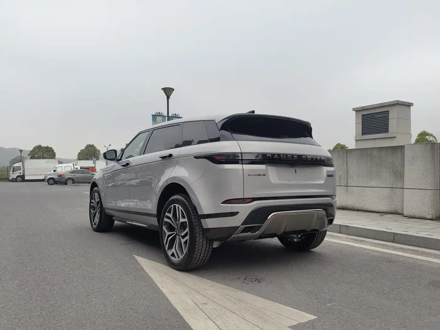 Land Rover Range Rover Evoque 2024 Range Rover Evoque L 249PS Light Master Edition фото 3