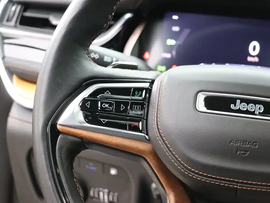 JEEP GRAND CHEROKEE 4XE (IMPORTED)