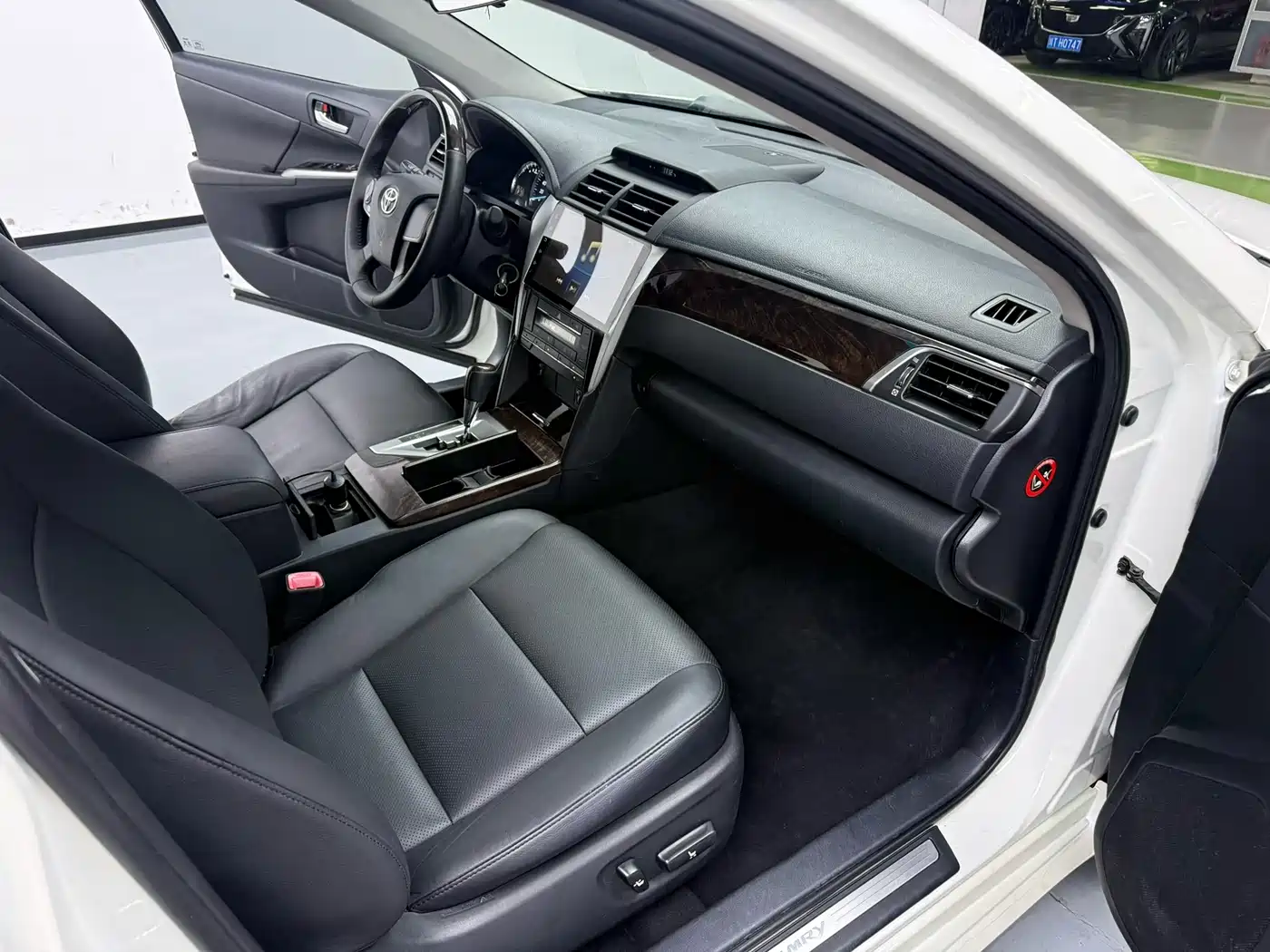 Toyota Camry 2015 2.0G Leading Edition фото 8