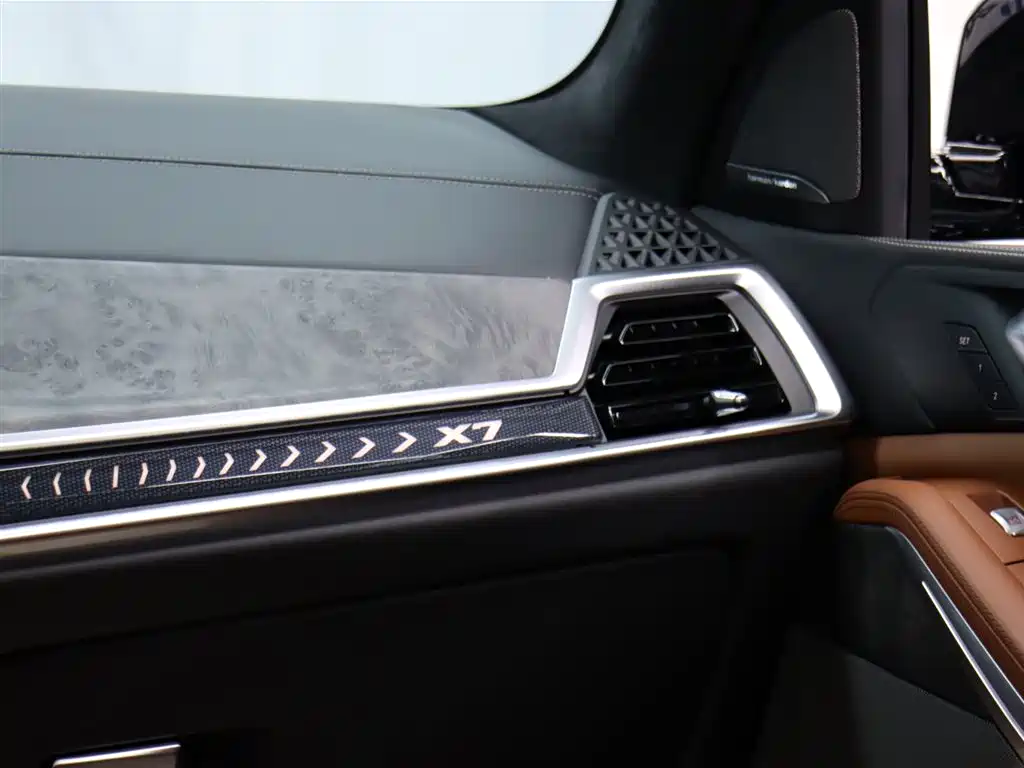 BMW X7 2023 xDrive40i Exclusive M Sport Package фото 17