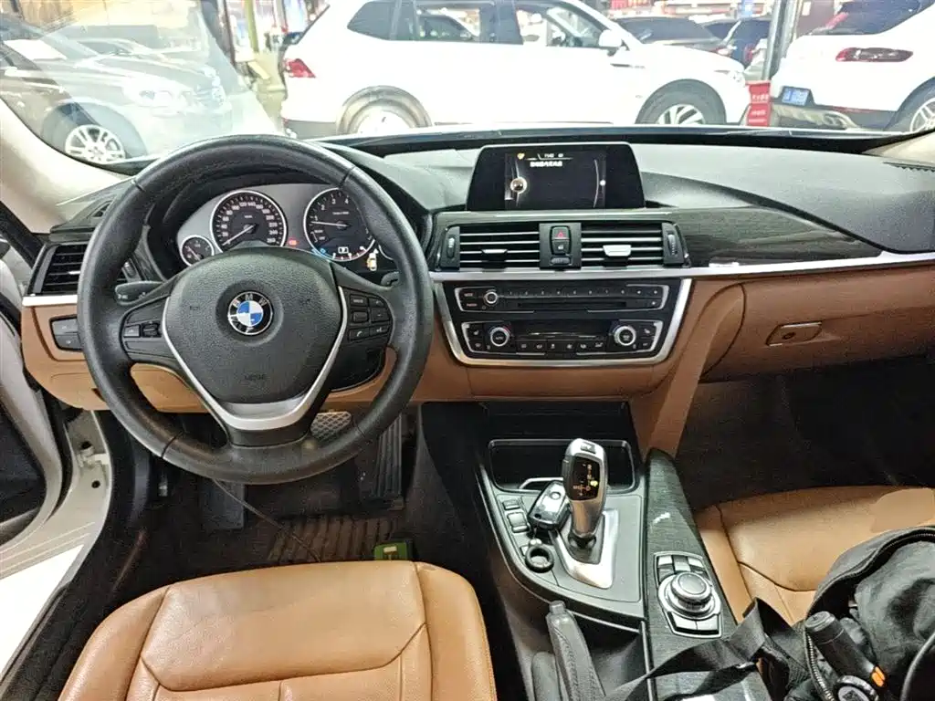BMW 3 Series GT 2016 320i Design Package фото 10