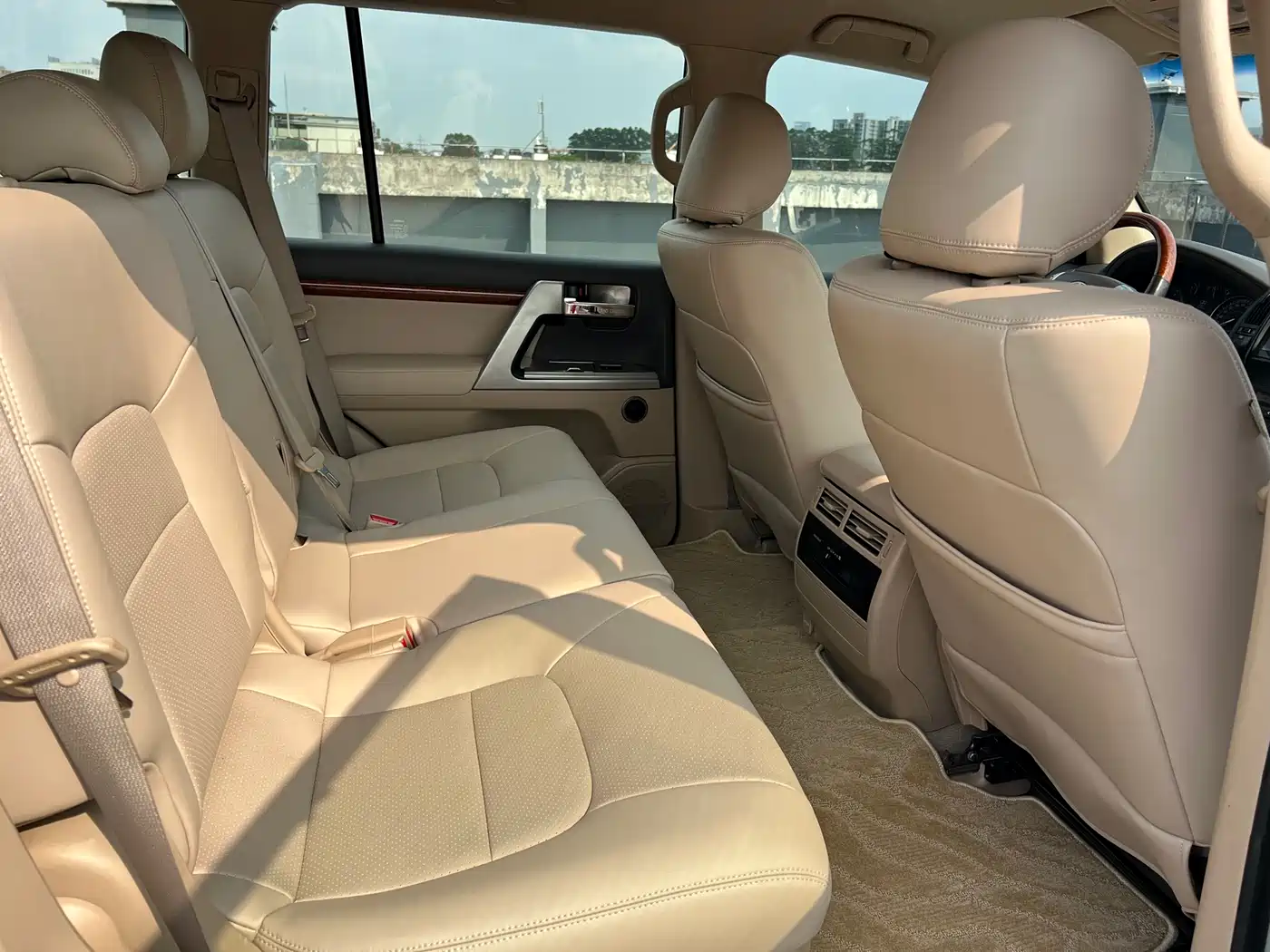 Toyota Land Cruiser (Import) 2015 4.6L V8 Middle East Limited Edition фото 12