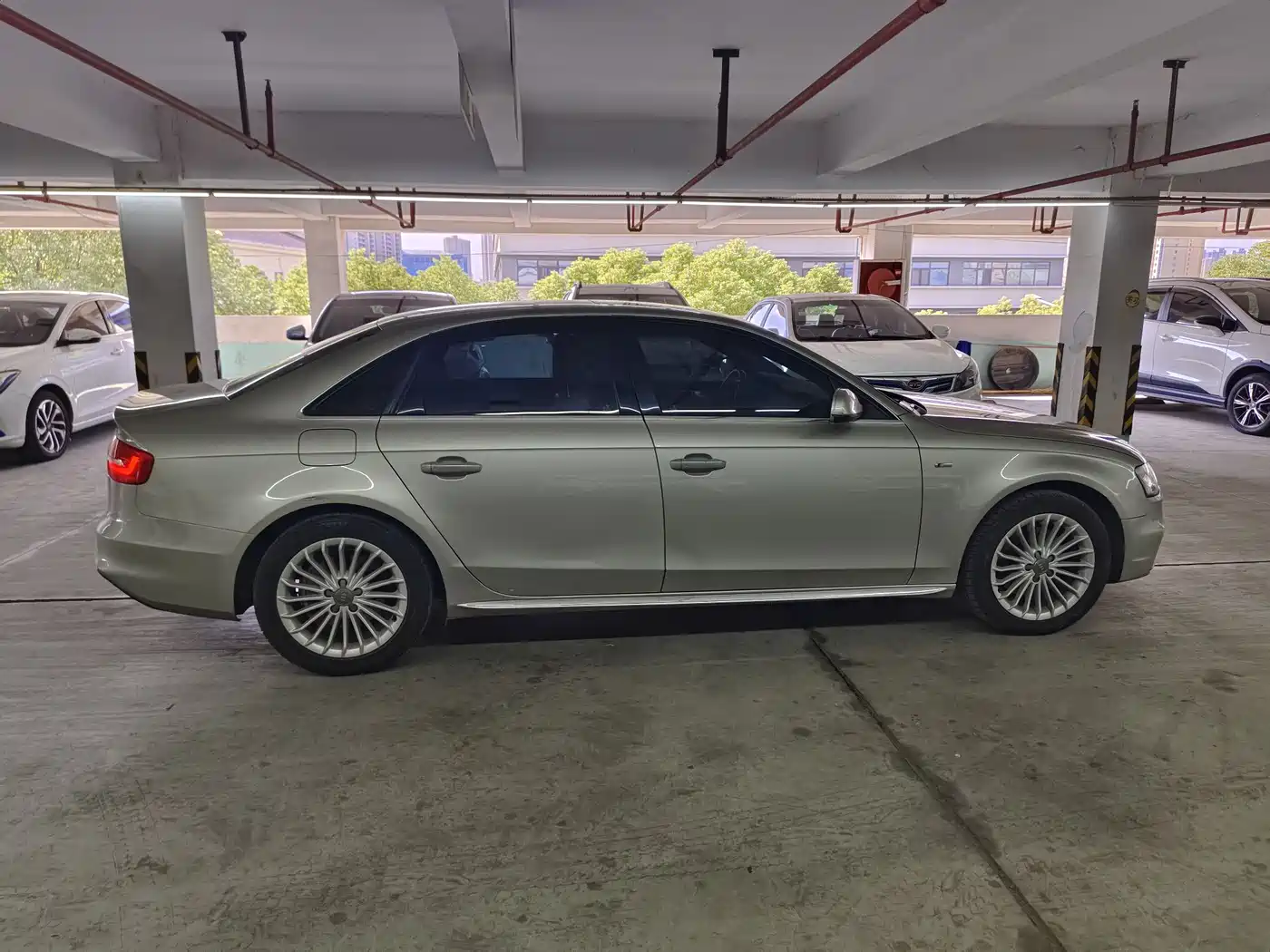 Audi A4L 2016 35 TFSI Collector's Edition S line Comfort фото 5