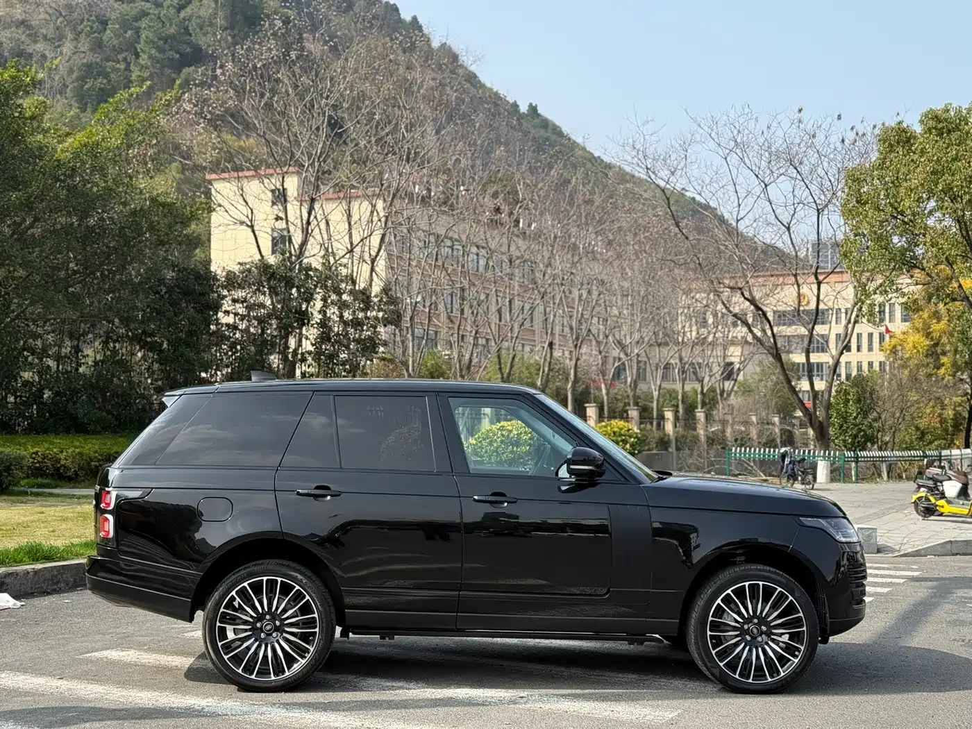 Land Rover Range Rover 2018 3.0 SC V6 Golden Age Edition фото 13