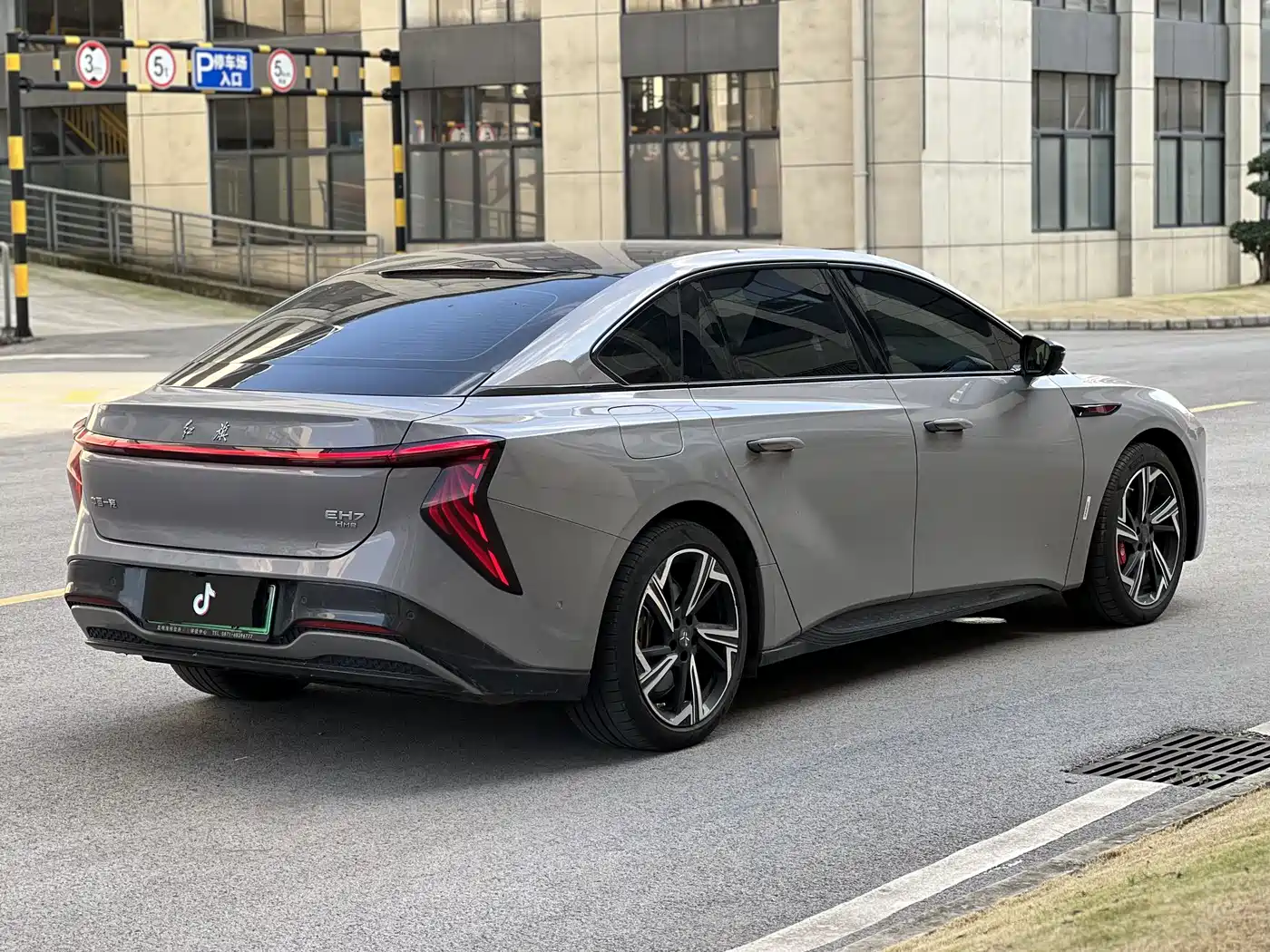 Hongqi EH7 2024 Model 760 Pro+ AWD фото 32