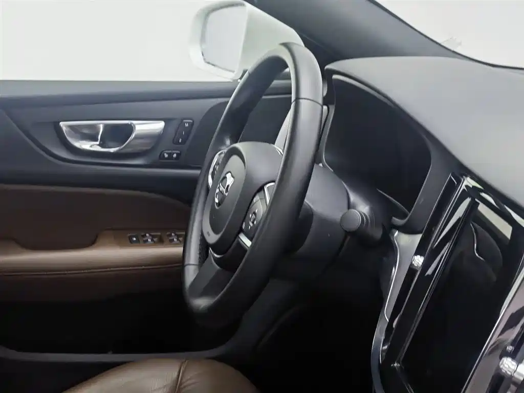Volvo S60 2023 B4 Smart Comfort Luxury Edition фото 22