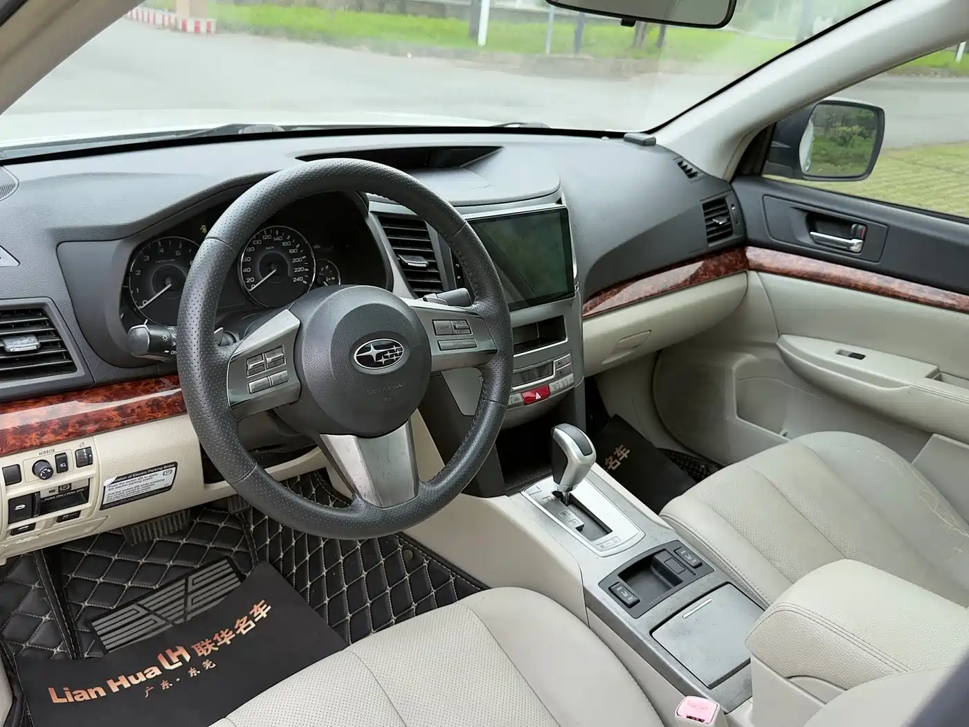 Subaru Legacy 2010 Model 2.5i Luxury Edition фото 13