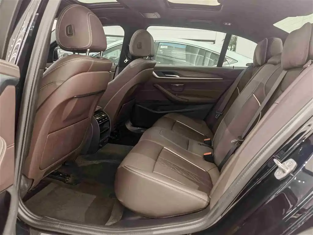 BMW 5 Series 2023 Facelift 530Li Leading M Sport Package фото 19