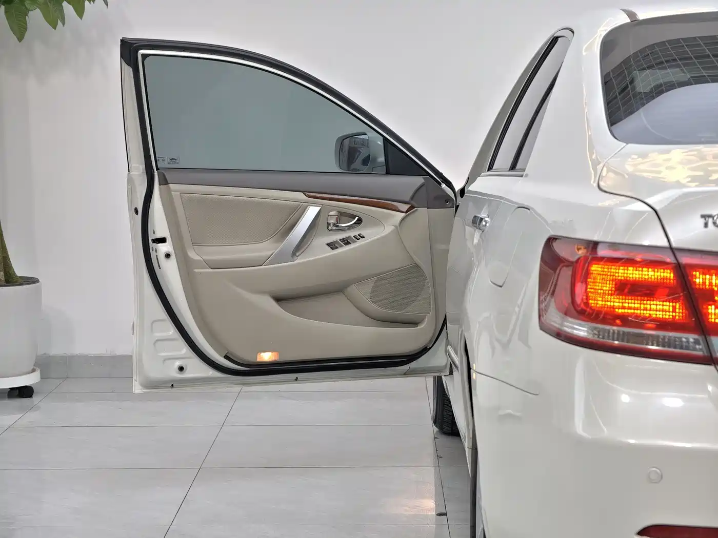 Toyota Camry 2013 200G Classic Luxury Edition фото 9