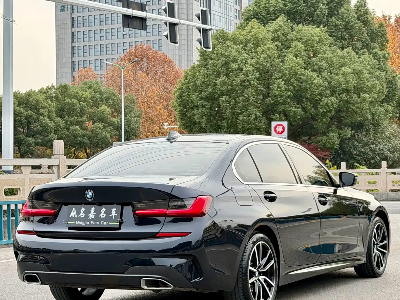 BMW 3-SERIES