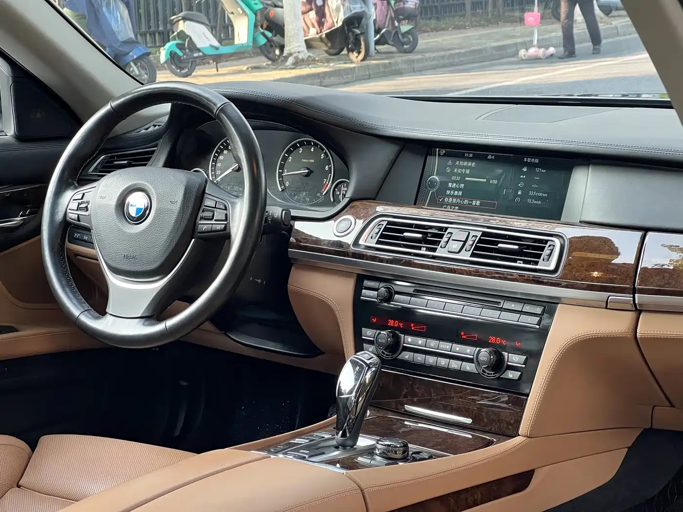 BMW 7 Series 2010 760Li фото 19