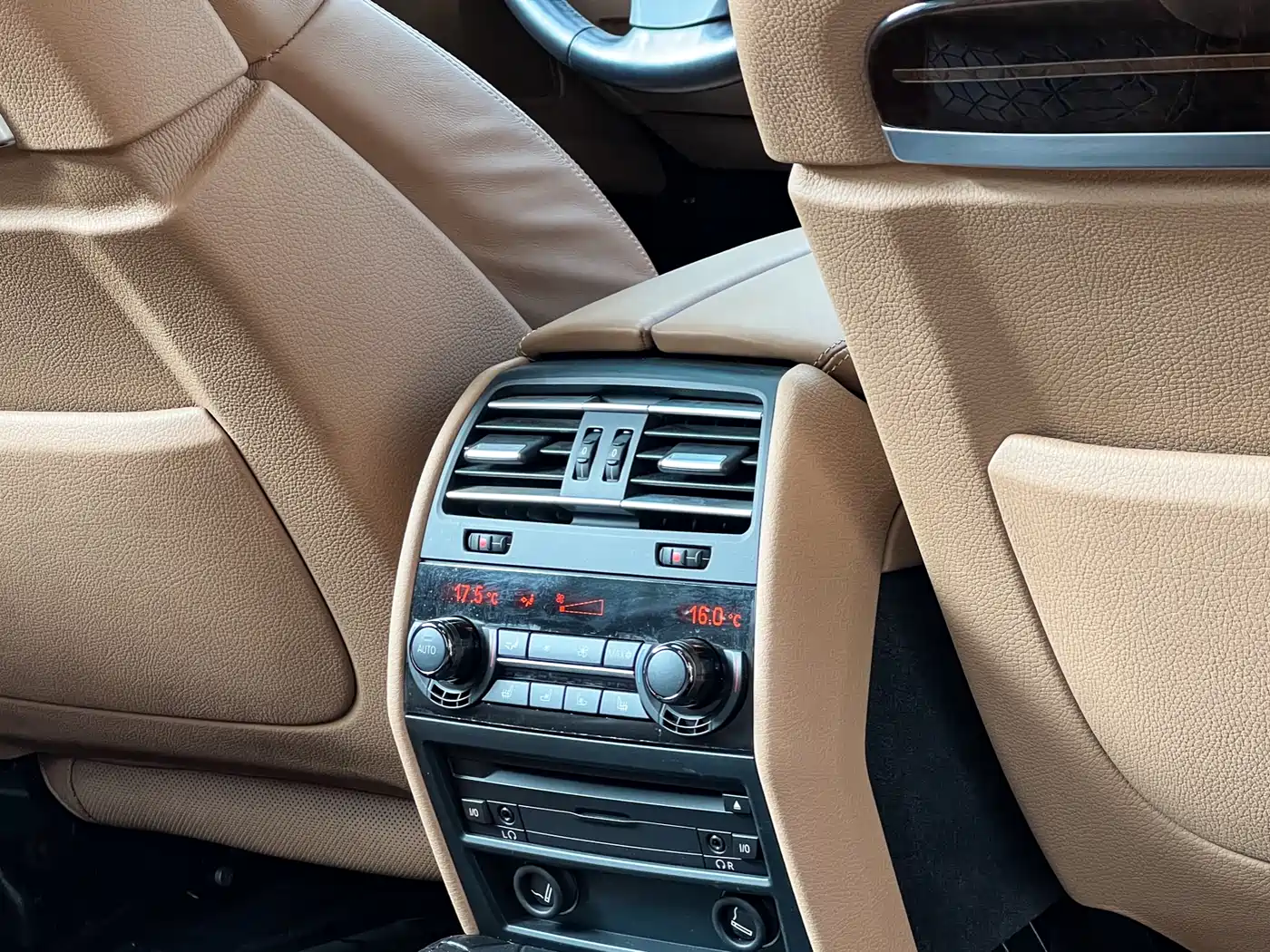 BMW 7 Series 2010 760Li фото 21