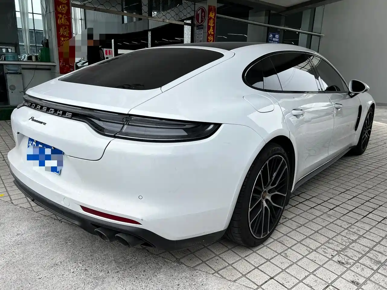 Porsche Panamera 2023 Panamera Executive Long Wheelbase Platinum Edition 2.9T фото 24