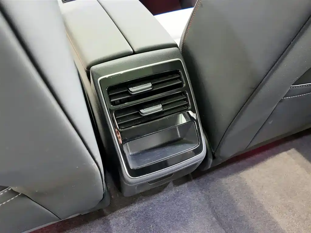 VOLKSWAGEN ID.7 VIZZION