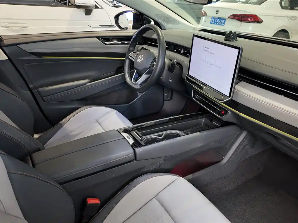 VOLKSWAGEN ID.7 VIZZION