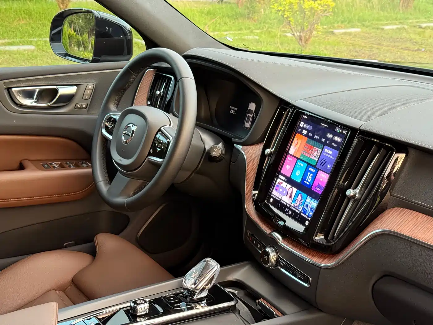 VOLVO XC60 PLUG IN HYBRID