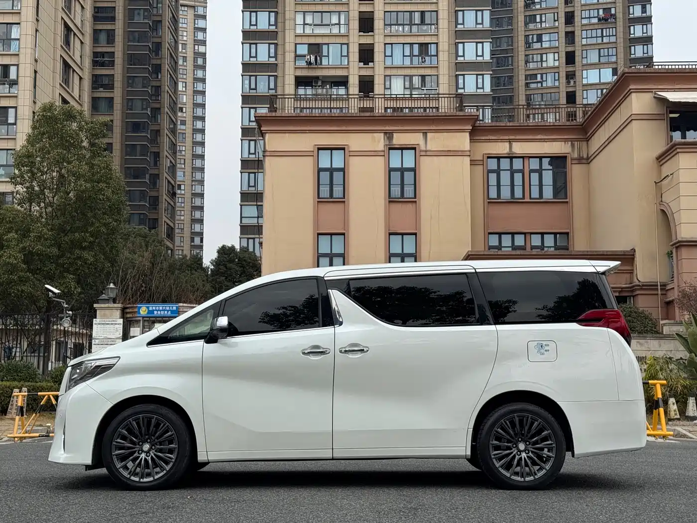 Toyota Alphard 2018 3.5L Premium фото 18
