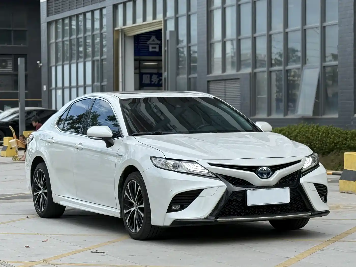 Фото 1 - Toyota Camry