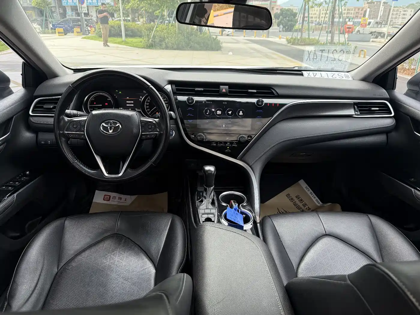 Фото 3 - Toyota Camry