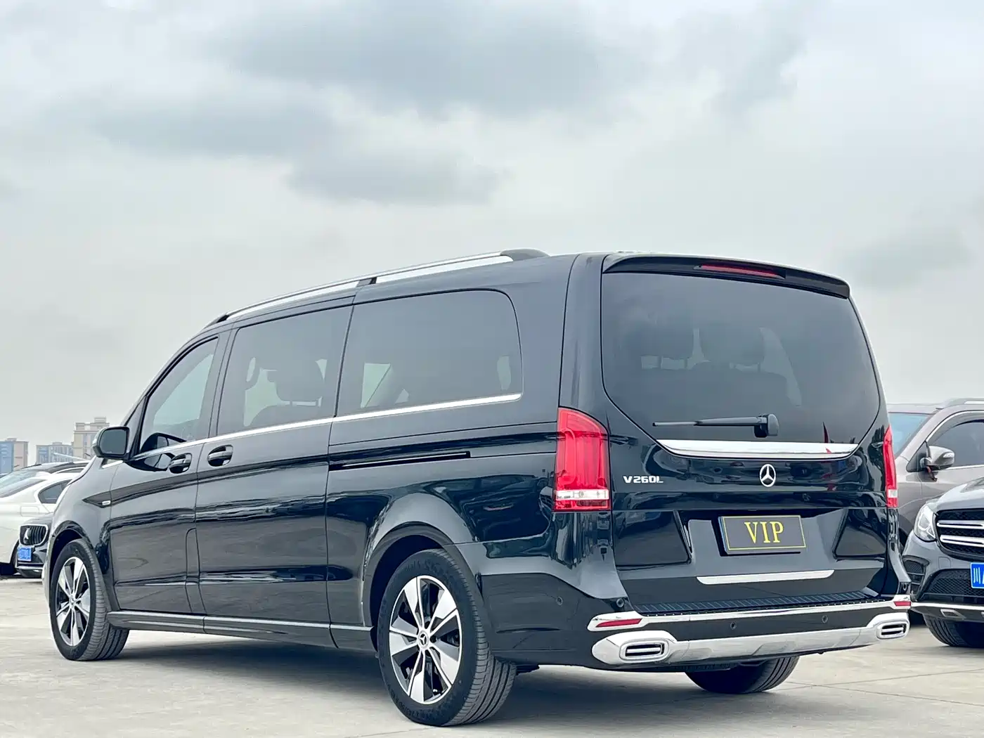 Mercedes-Benz V-Class 2021 V 260 L Long Wheelbase Premium Edition фото 4