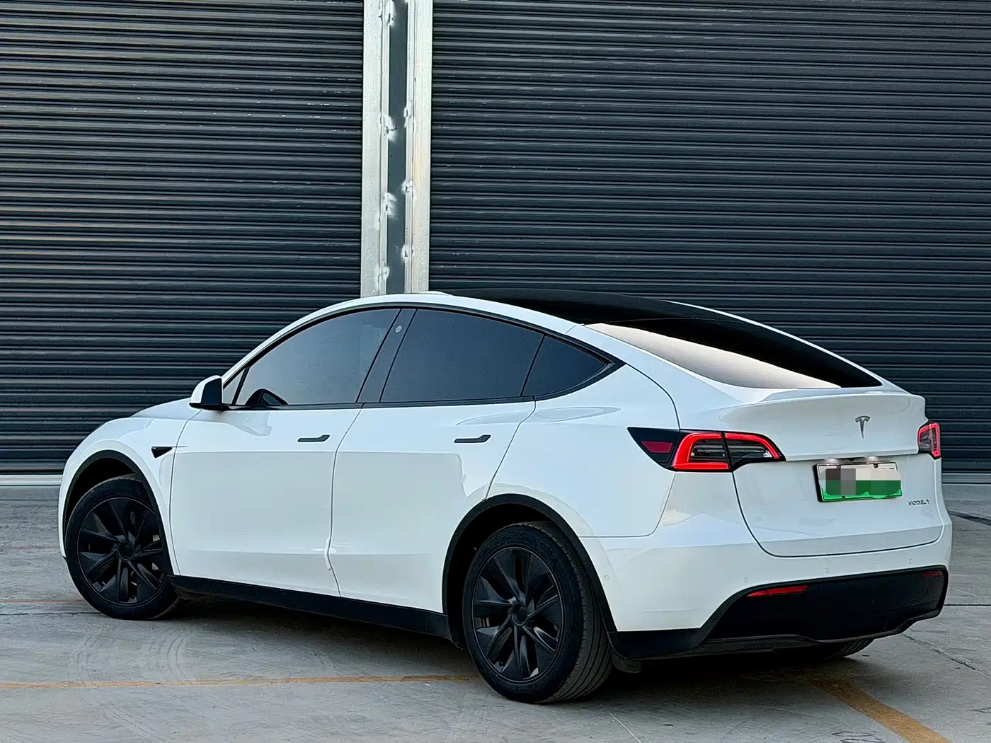 Tesla Model Y 2023 Rear-Wheel Drive Edition 4