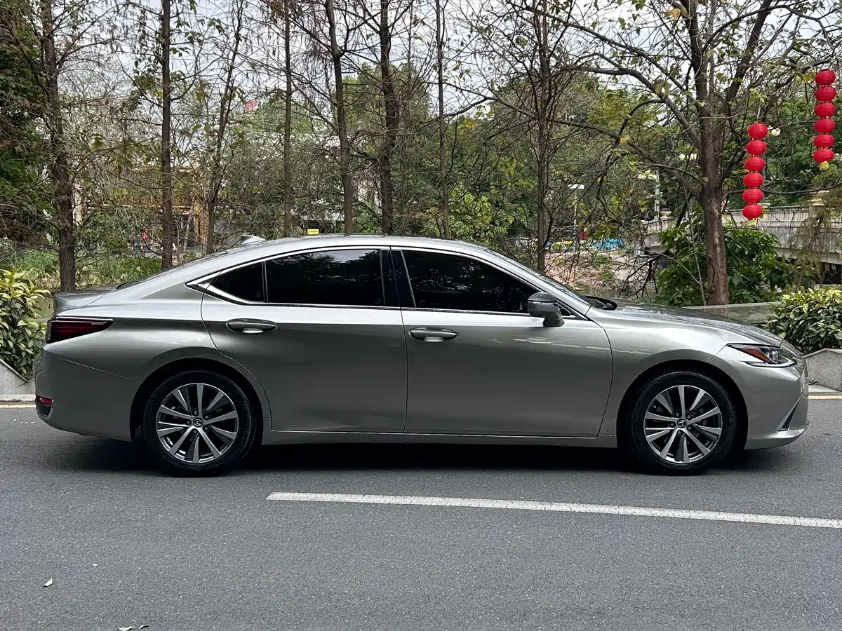 Lexus ES 2020 Model 260 Excellence Edition фото 3