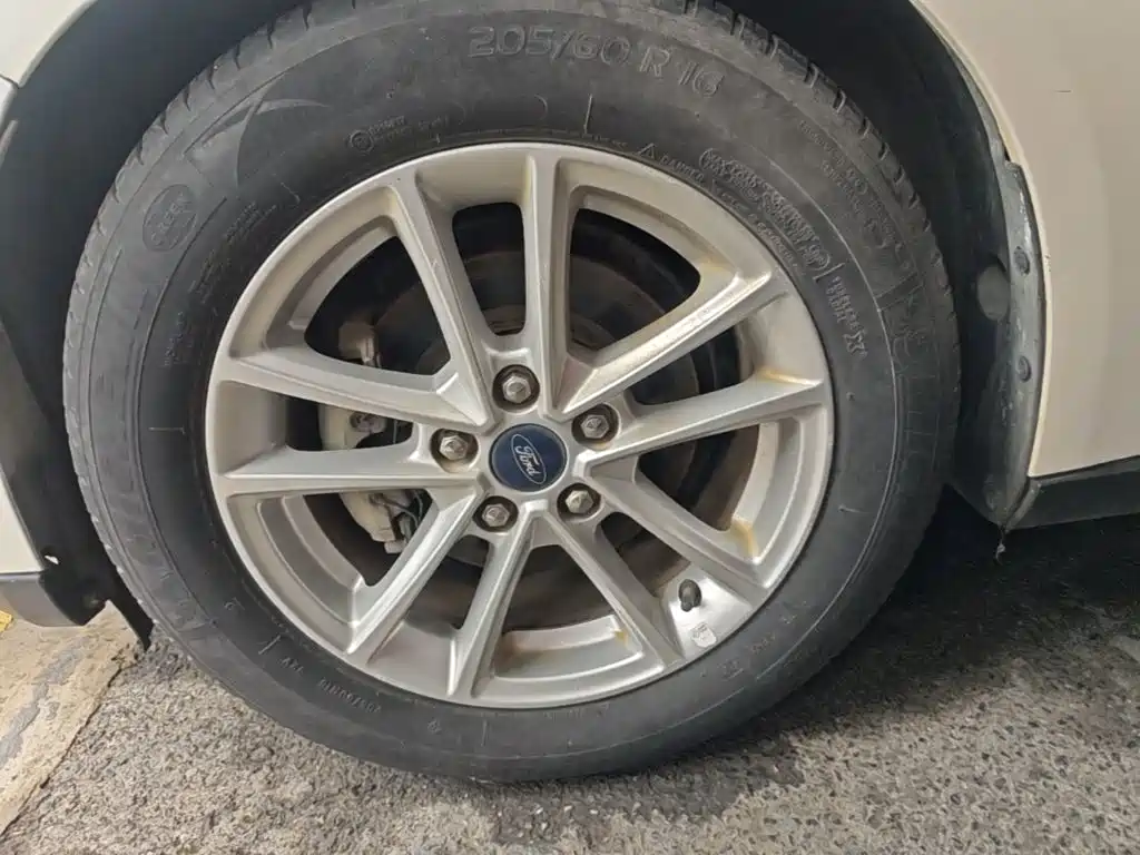 Фото 22 - Ford Focus
