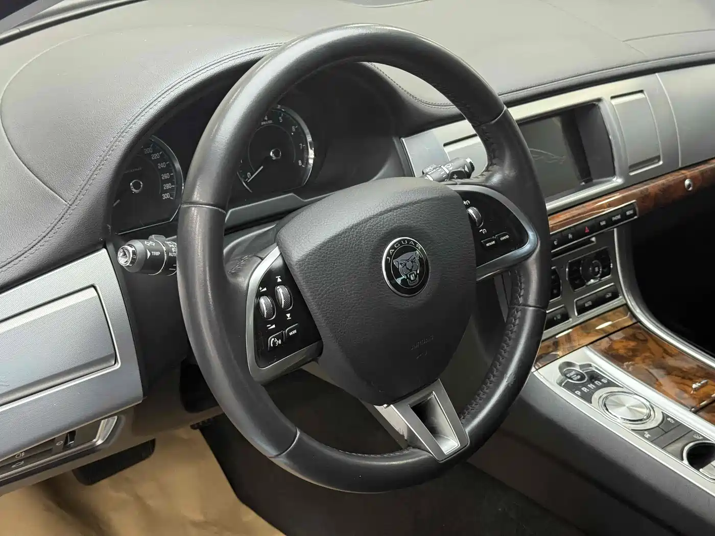 Jaguar XF 2014 2014 XF 2.0T Luxury Edition