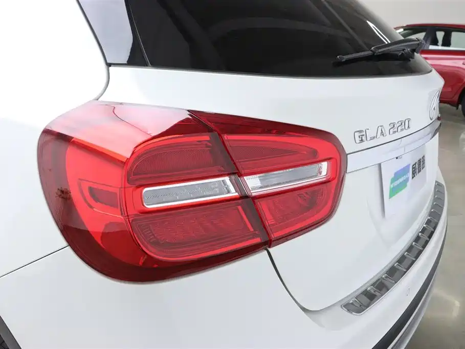 Mercedes-Benz GLA 2016 GLA 220 4MATIC Fashion фото 34