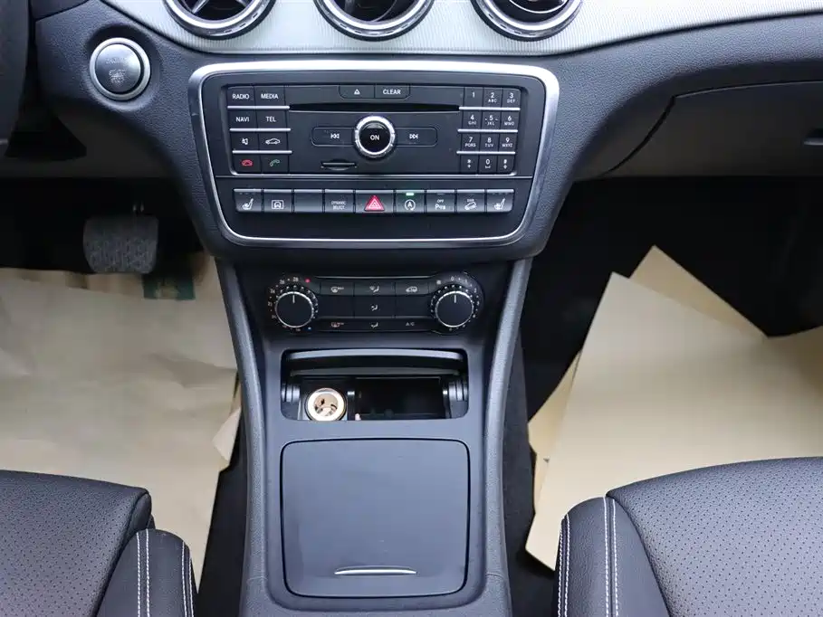 Mercedes-Benz GLA 2016 GLA 220 4MATIC Fashion фото 25