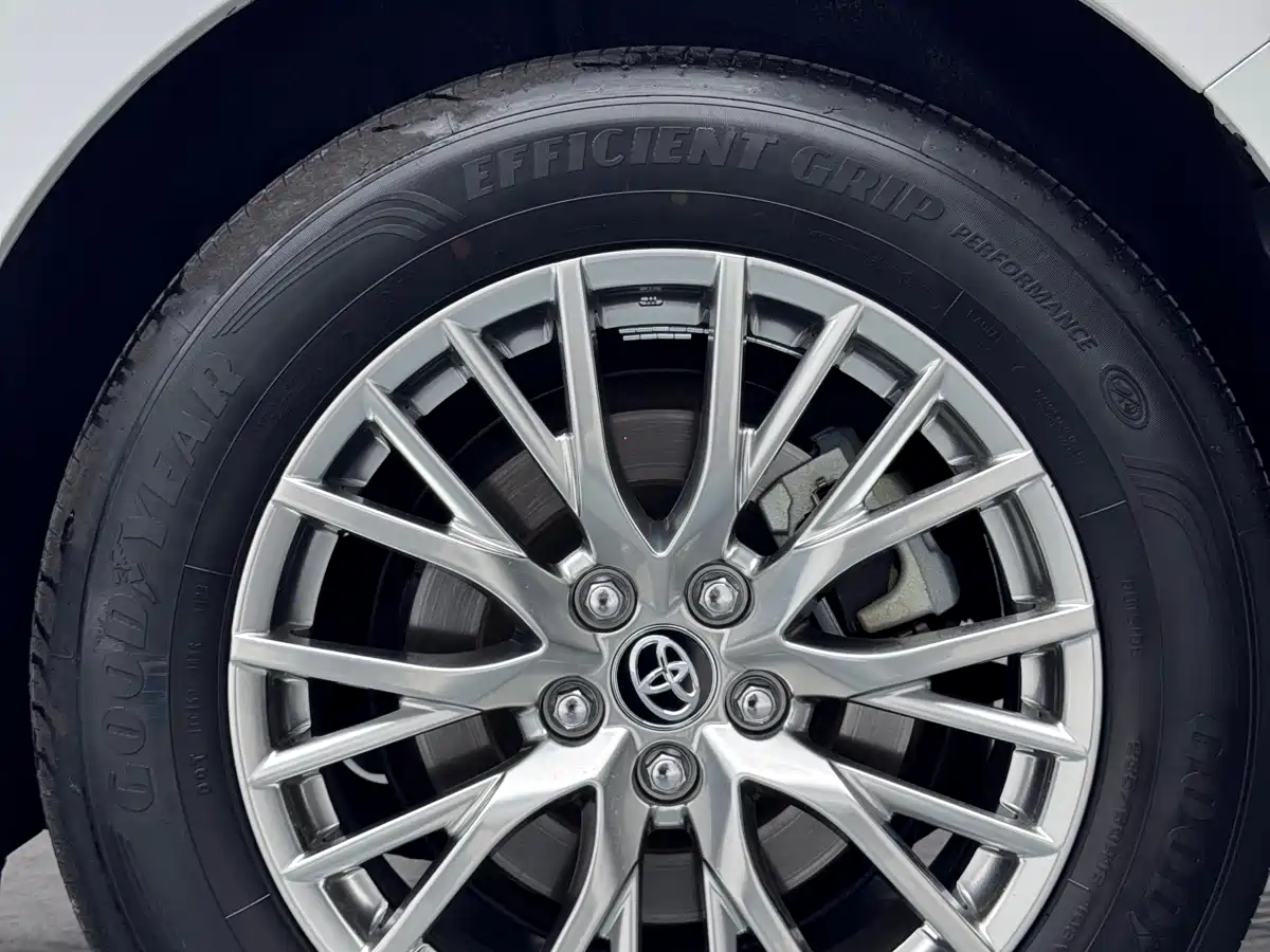 Toyota Sienna 2025 2024 2.5L Hybrid 4WD Premium Edition
