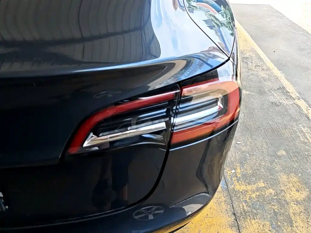 TESLA MODEL 3 (IMPORTED)
