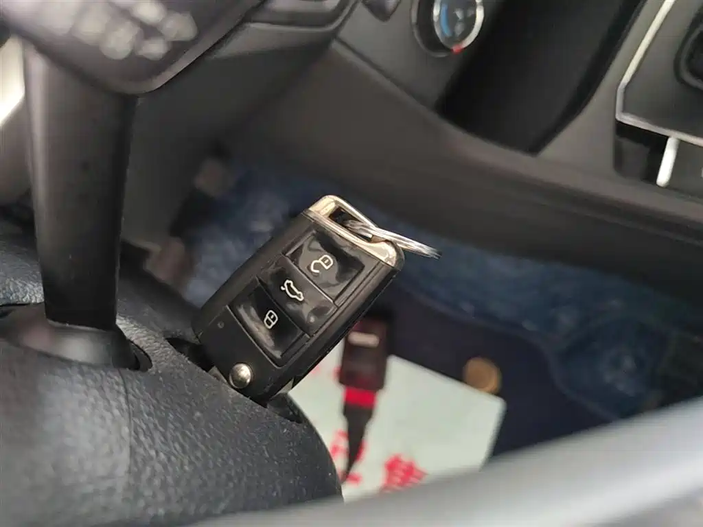 Volkswagen Lavida 2019 1.5L Automatic Comfort Edition China VI фото 9