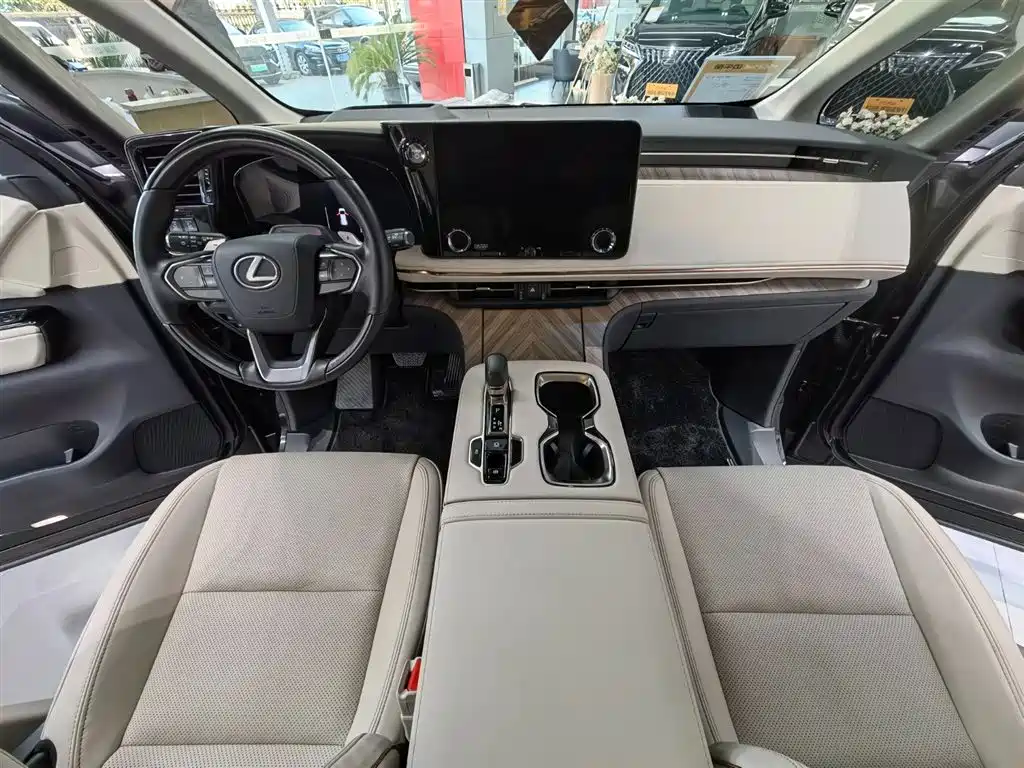 Lexus LM 2023 500h 6-Seater Prestige Edition фото 7