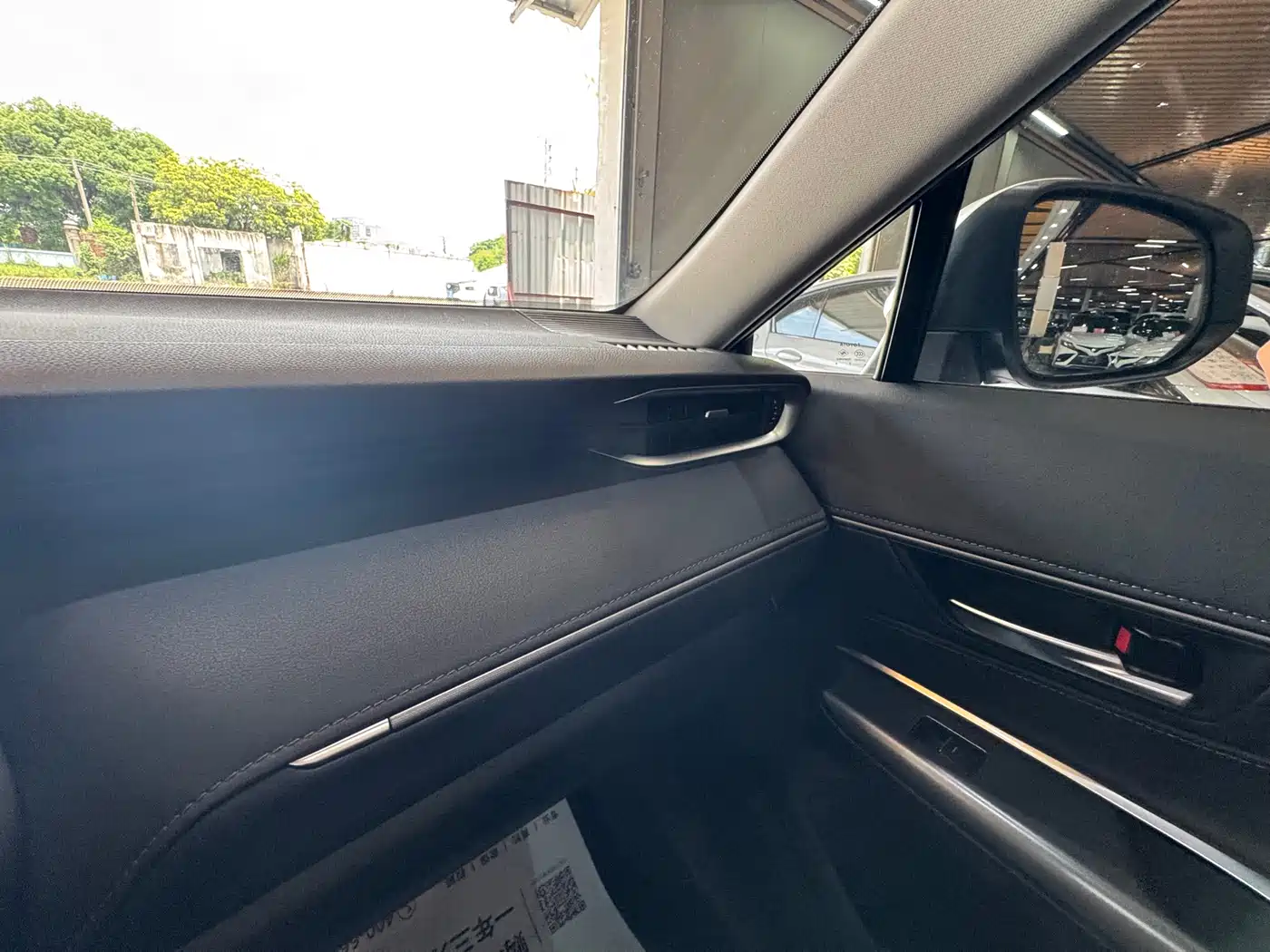 Toyota Venza 2023 2.0L CVT FWD Luxury фото 14