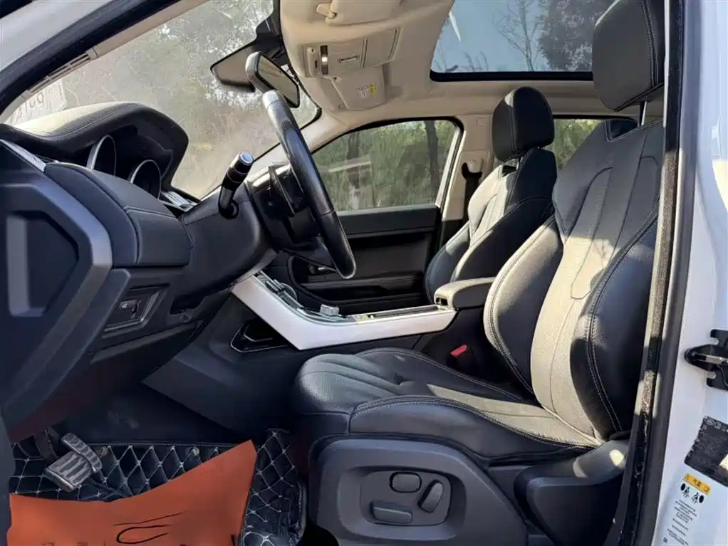 Land Rover Range Rover Evoque 2015 2.0T 5-Door Dynamic Edition фото 19