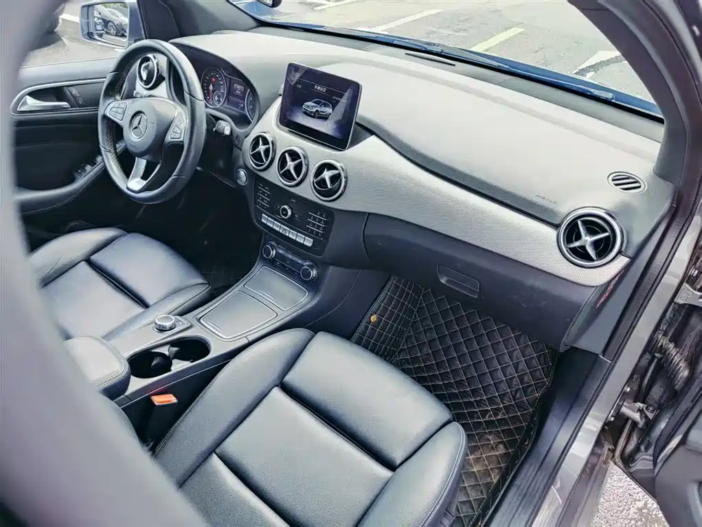 Mercedes-Benz B-Class 2018 B 200 Sport фото 19