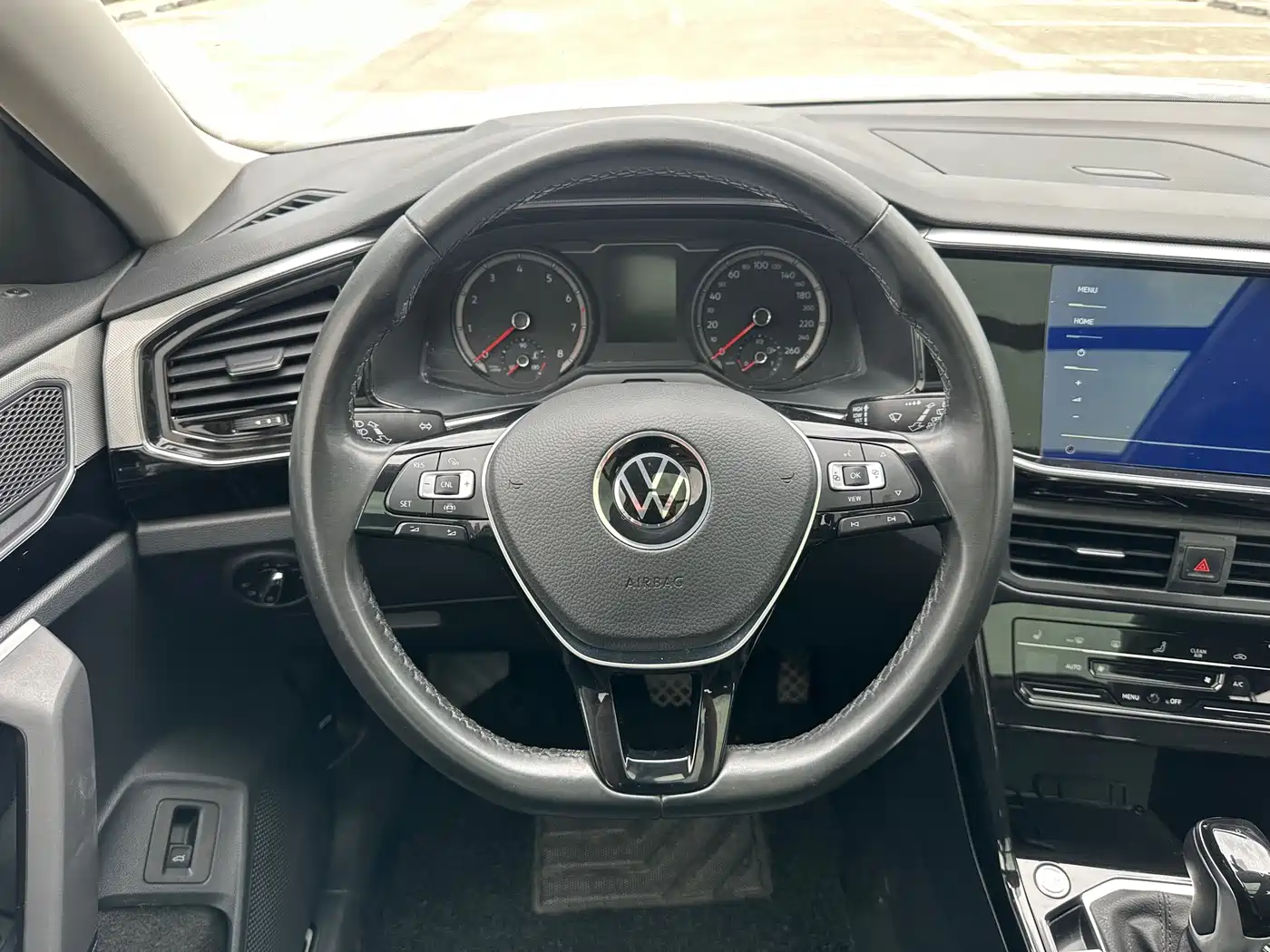 Volkswagen Tayron 2022 280TSI 2WD Luxury Smart Connect Edition фото 13